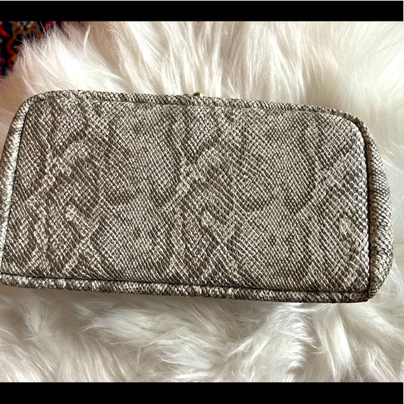 Framed Clutch with beautiful snake print design - Picture 1 of 8